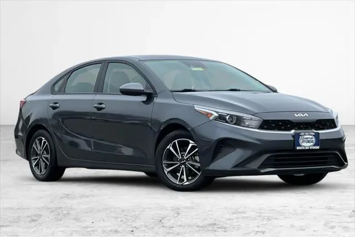 $15990 : Kia Forte 2023 LXS 4dr Sedan image 2