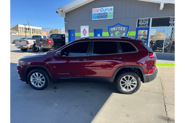 2019 Cherokee Latitude FWD image 8