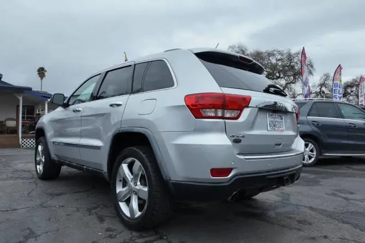 2012 Grand Cherokee Overland image 6