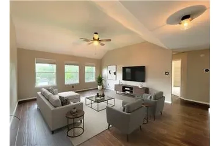 $3000 : Rental property with 4 bedro image 1