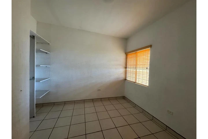$16000 : Casa amplia de una sola planta image 7