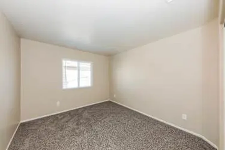 $3090 : Suitable 5 bedroom apartment image 9