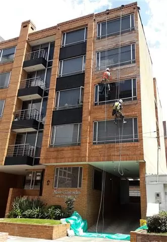 LAVAMOS FACHADA image 8