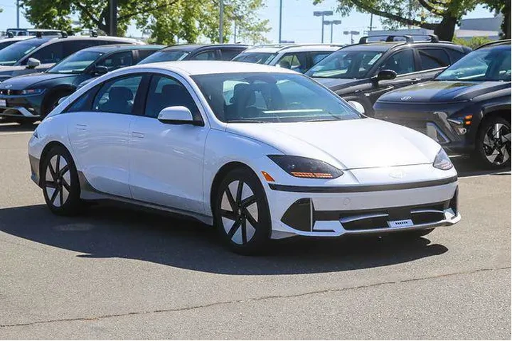 $24491 : Hyundai IONIQ 6 2023 AWD SE image 6