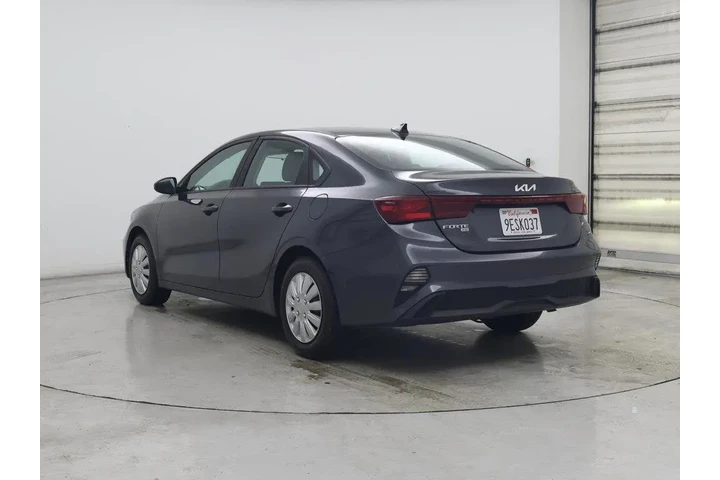 $16998 : Kia Forte 2023 LX 4dr Sedan image 2