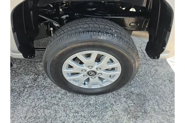 $30990 : Toyota Tacoma 2024 4x2 SR5 4 image 6