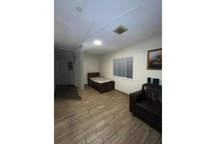 $650 : Rento sala image 1