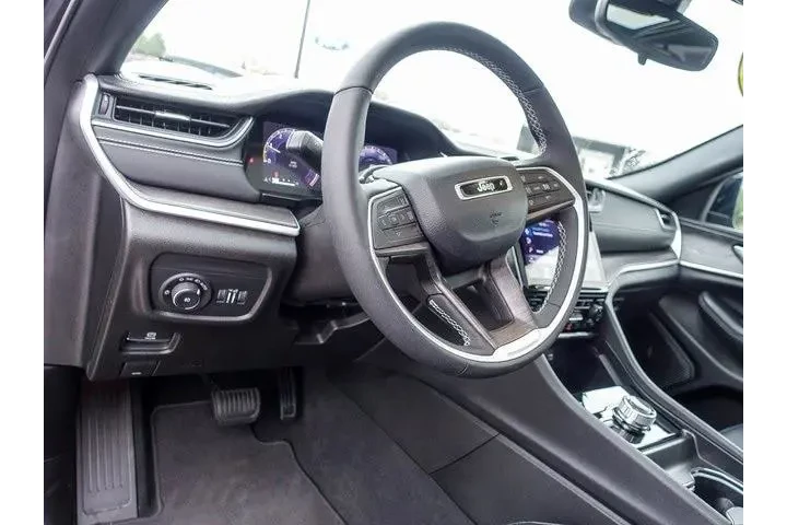 $34986 : Jeep Grand Cherokee 2024 4x4 image 3