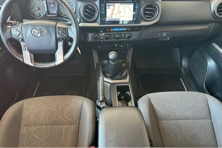 $31900 : Toyota Tacoma 2017 4x4 TRD O image 6