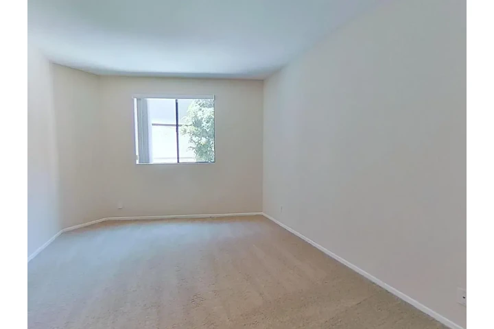 $2400 : 2bed 1ba for rent image 3