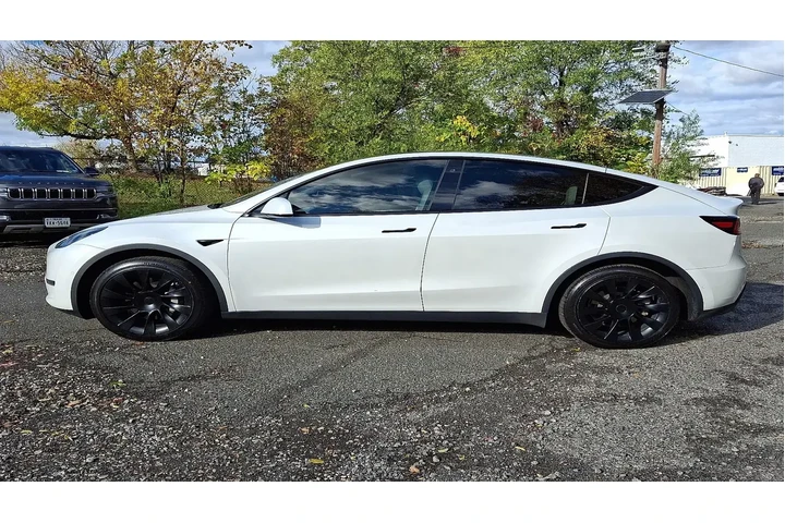 $24319 : Tesla Model Y 2021 AWD Long image 2
