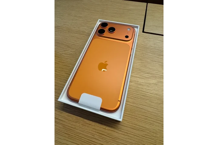 $800 : NEW:::iPhone 17 pro Max 512GB image 1