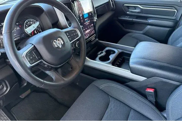 $33725 : Ram 1500 2025 4x4 Big Horn 4 image 5