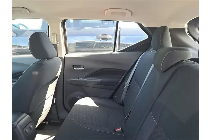 $17990 : Nissan Kicks 2023 SV 4dr Cro image 10