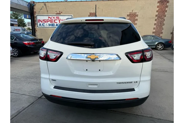 $8495 : 2013 Traverse LS AWD w/PDC image 5