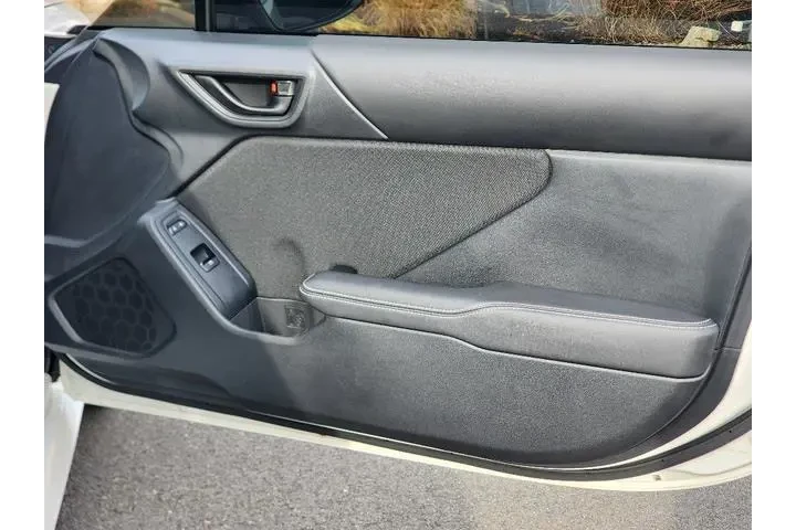 $32999 : Toyota GR86 2025 2dr Coupe 6 image 10