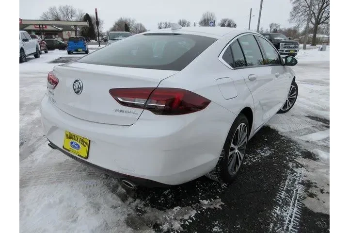 $17900 : Buick Regal Sportback 2018 E image 6