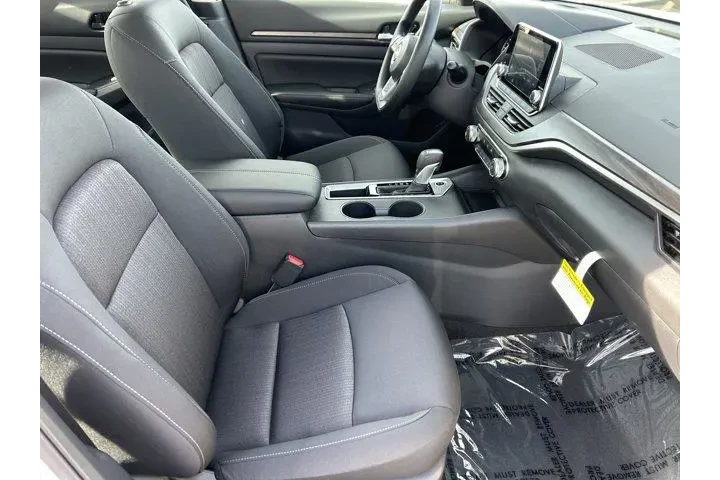 $27070 : Nissan Altima 2025 2.5 SV 4d image 9