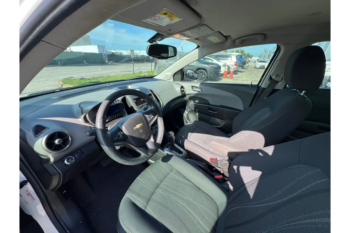 $2500 : Chevrolet Sonic 2015 image 5