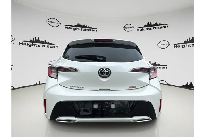 $17990 : Toyota Corolla Hatchback 202 image 4