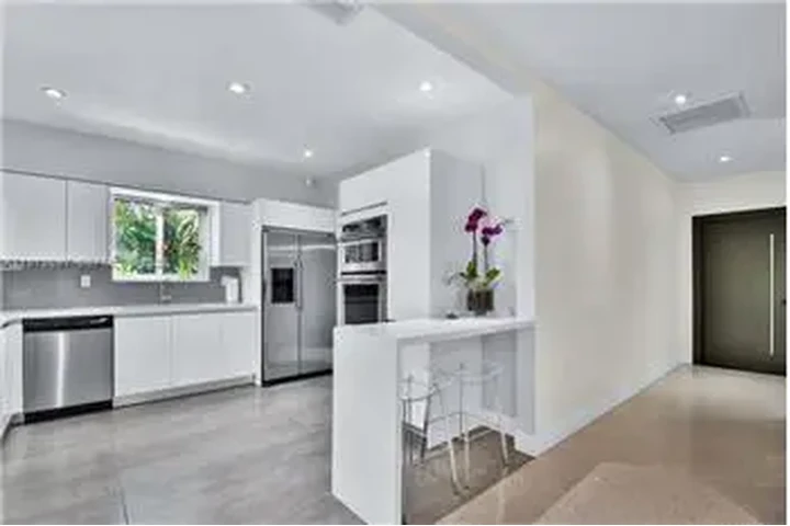 $6000 : Rental property with 3 bedro image 7