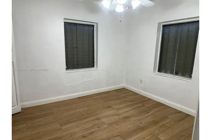 $800 : Beautiful ..Hialeah, FL image 4