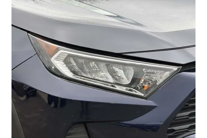 $20995 : Toyota RAV4 2020 AWD XLE Pre image 7