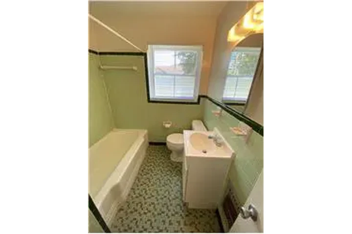 $1600 : Rental property with 3 bedro image 6