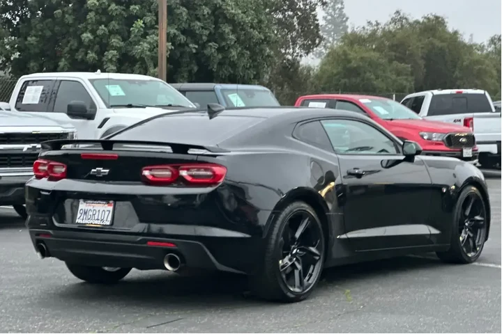$21500 : Chevrolet Camaro 2019 LT 2dr image 2