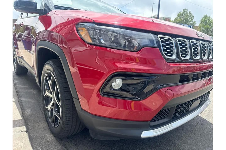 $24995 : 2025 Compass Limited 4x4 image 8