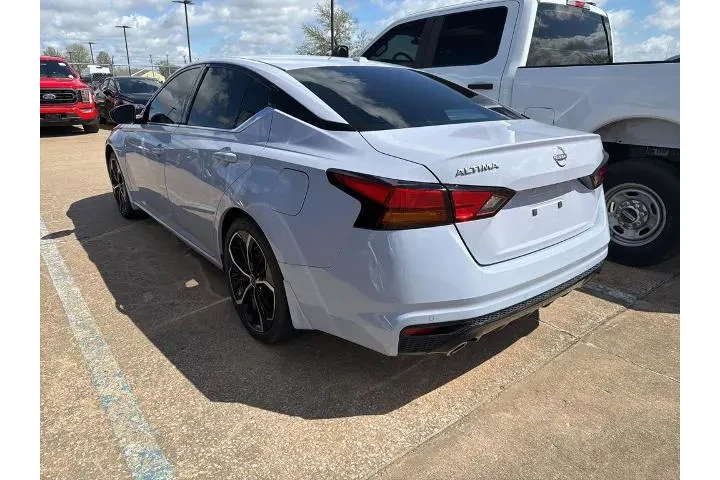 $22647 : Nissan Altima 2024 2.5 SR 4d image 4