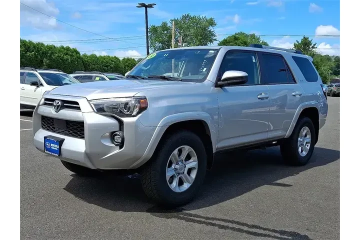 $44578 : Toyota 4Runner 2024 4x4 SR5 image 3