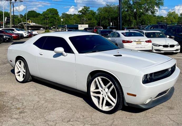 $8900 : 2014 Challenger SXT image 3