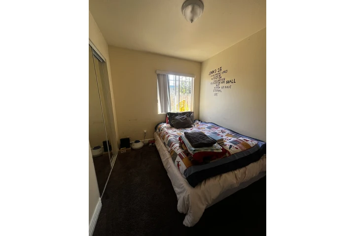$800 : se renta cuarto image 2