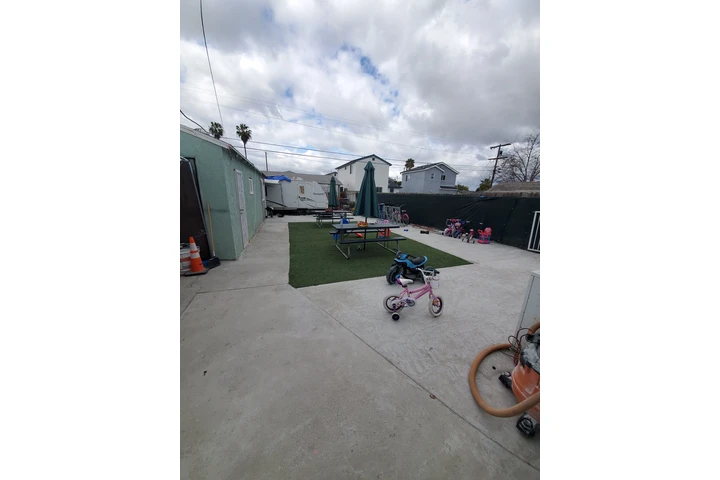 $1700 : 1 bed studio image 5