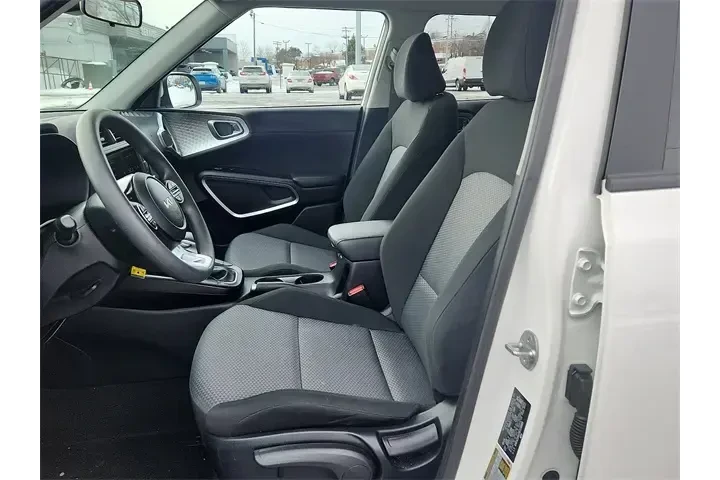 $17388 : Kia Soul 2024 LX 4dr Crossov image 8