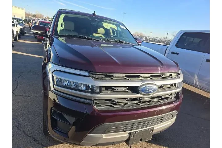 $35898 : Ford Expedition 2023 4x2 XLT image 2