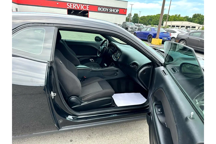 $9980 : 2015 Challenger 2dr Cpe SXT image 9