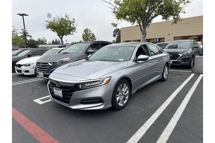 $18858 : Honda Accord 2018 LX 4dr Sed image 1