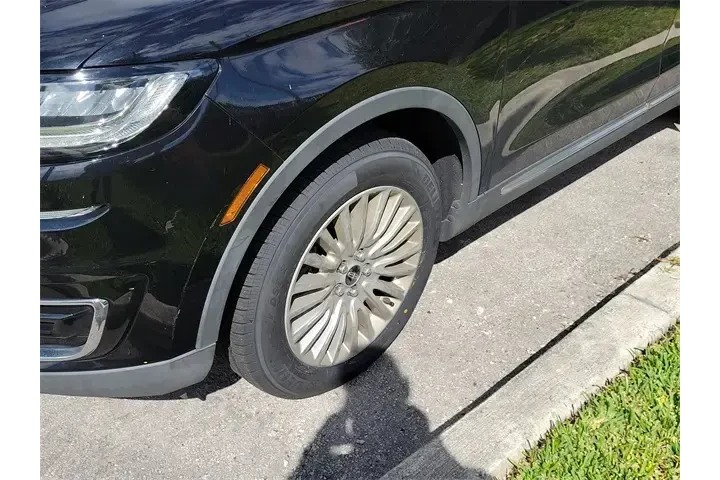 $20990 : Lincoln Nautilus 2020 4dr St image 4