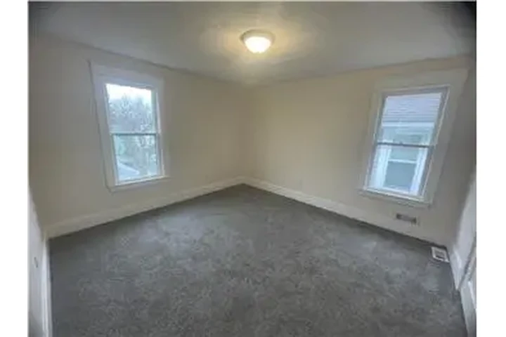 $1350 : Rental property with 3 bedro image 8