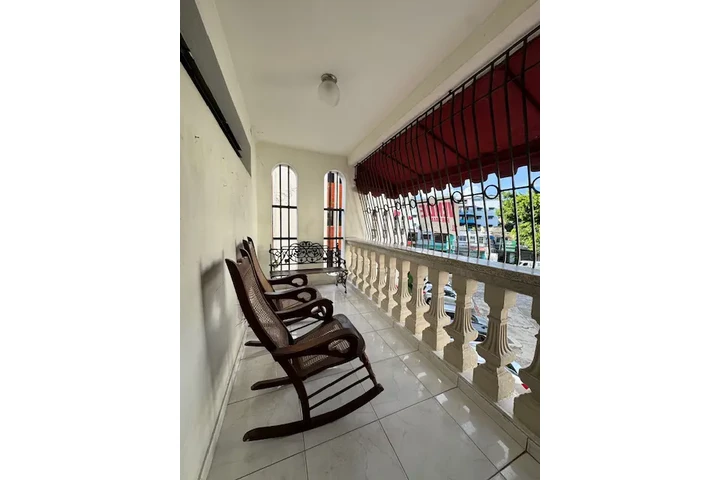 $135000 : VENDO 3 NIVEL EN ARROYO HONDO image 2