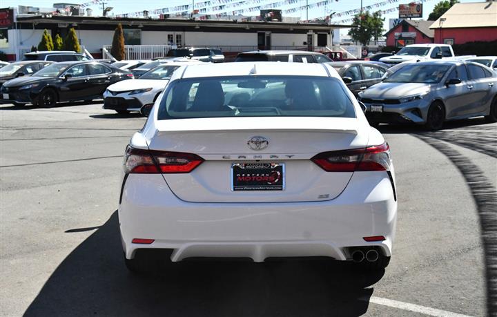 $23987 : Camry SE Sedan 4D image 7