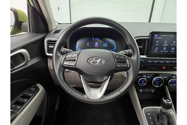 $19998 : Hyundai VENUE 2024 SEL 4dr C image 10