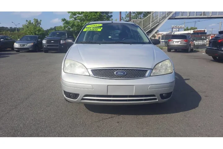 $2995 : 2005 Focus image 5