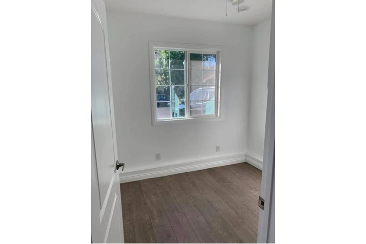 $1800 : Apt de Renta ADU 1 rec 1 bano image 7