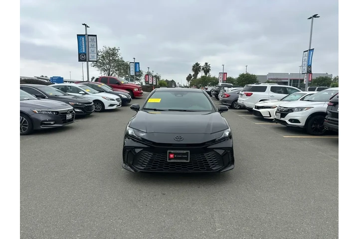 $28998 : Toyota Camry 2025 SE 4dr Sed image 1
