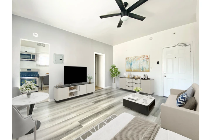 $1425 : ¡Estudio Remodelado $1,425 image 1