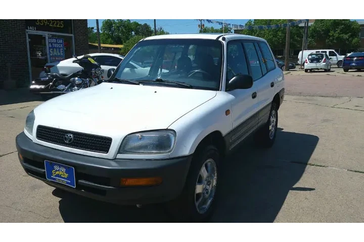 $3999 : 1997 RAV4 image 3
