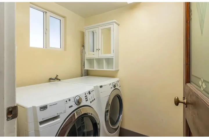 $2750 : 3 bedroom house available image 4